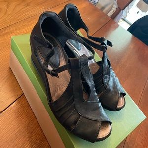Earth leather wedge sandal